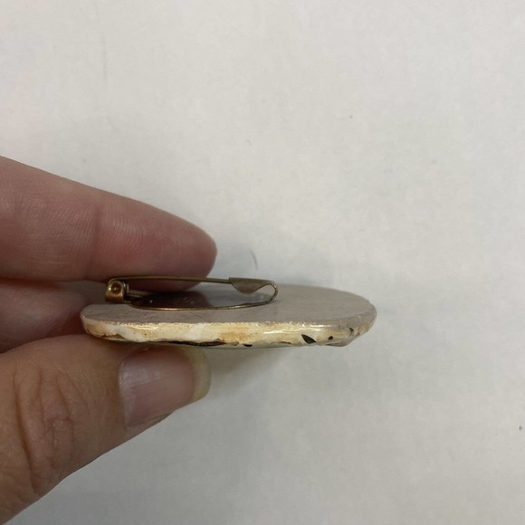 Vintage Beautiful Gold And White With Green Leafs Wooden Pin Brooch - Picture 5 of 12